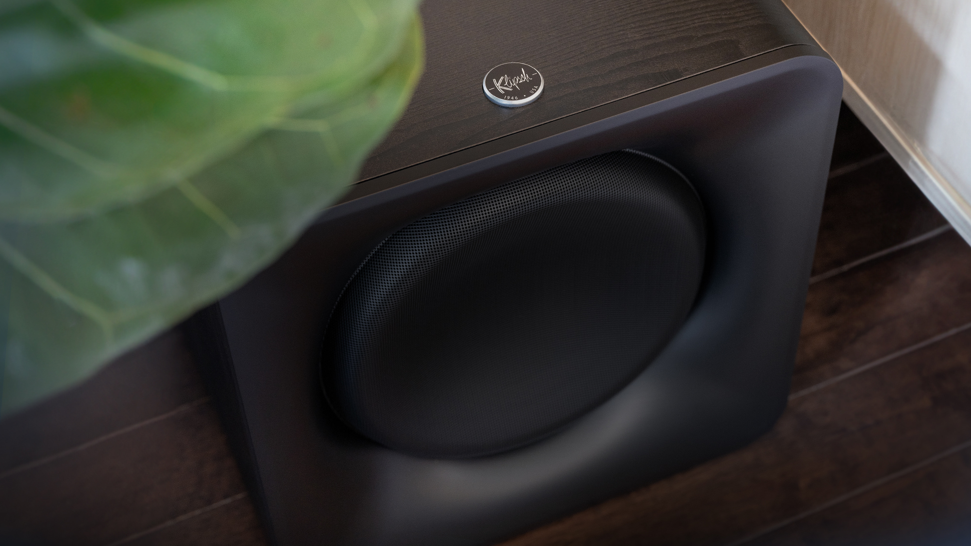 Flexus SUB 100 Web Images Big Bass Small Footprint v02